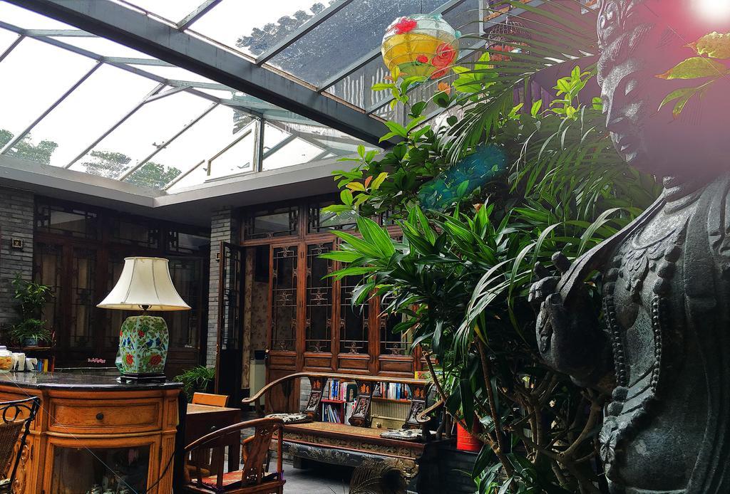 Kelly's Courtyard 3*